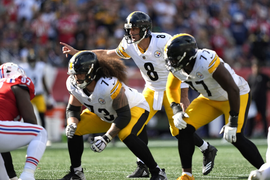 Aaron Rodgers throws 2 TD passes and Steelers force 5 turnovers to beat Patriots 21
